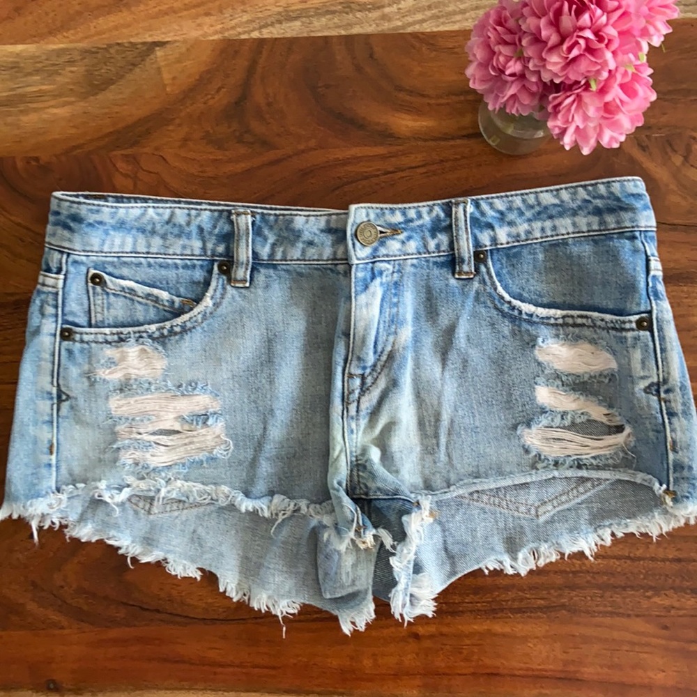 Volcom YAE cutoff shorts Size 5
